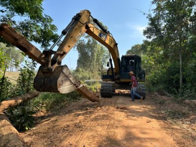 Prefeitura realiza mais uma substituição de ponte de madeira por aduelas na Linha 98